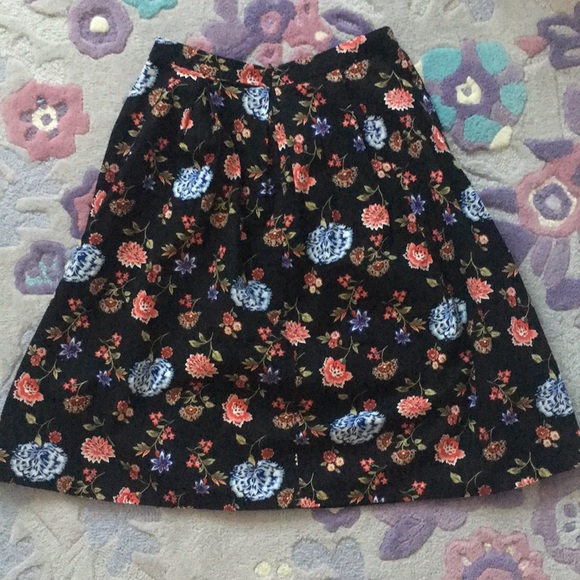 Floral skirt from Forever 21 - Picture 2 of 2